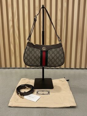 GG Monogram Supreme Canvas Shoulder Bag with Iconic Green & Red Stripe